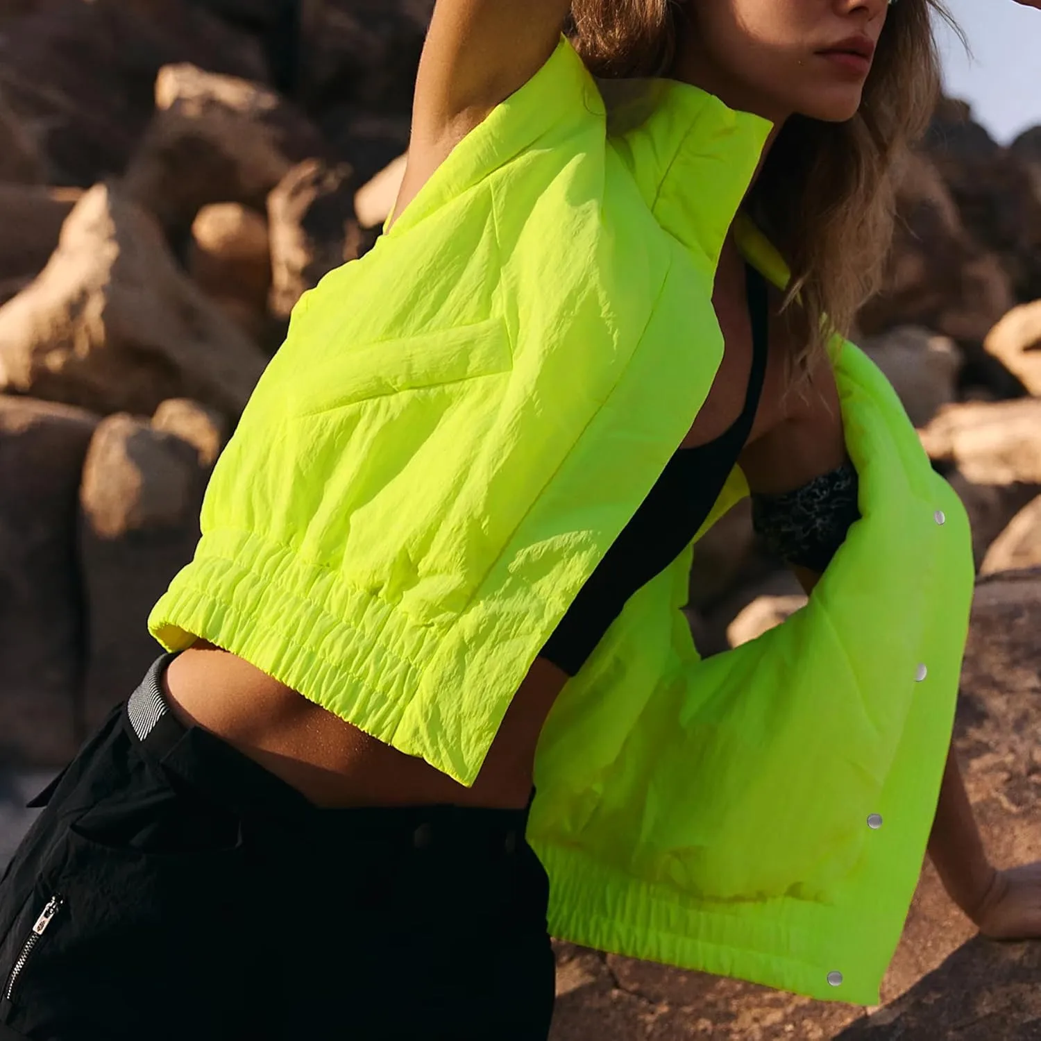 Ainangua Women Cropped Puffer Vest Button Sleeveless Light Jacket Scrunch Stand Collar Essentials Gilet with Pockets
