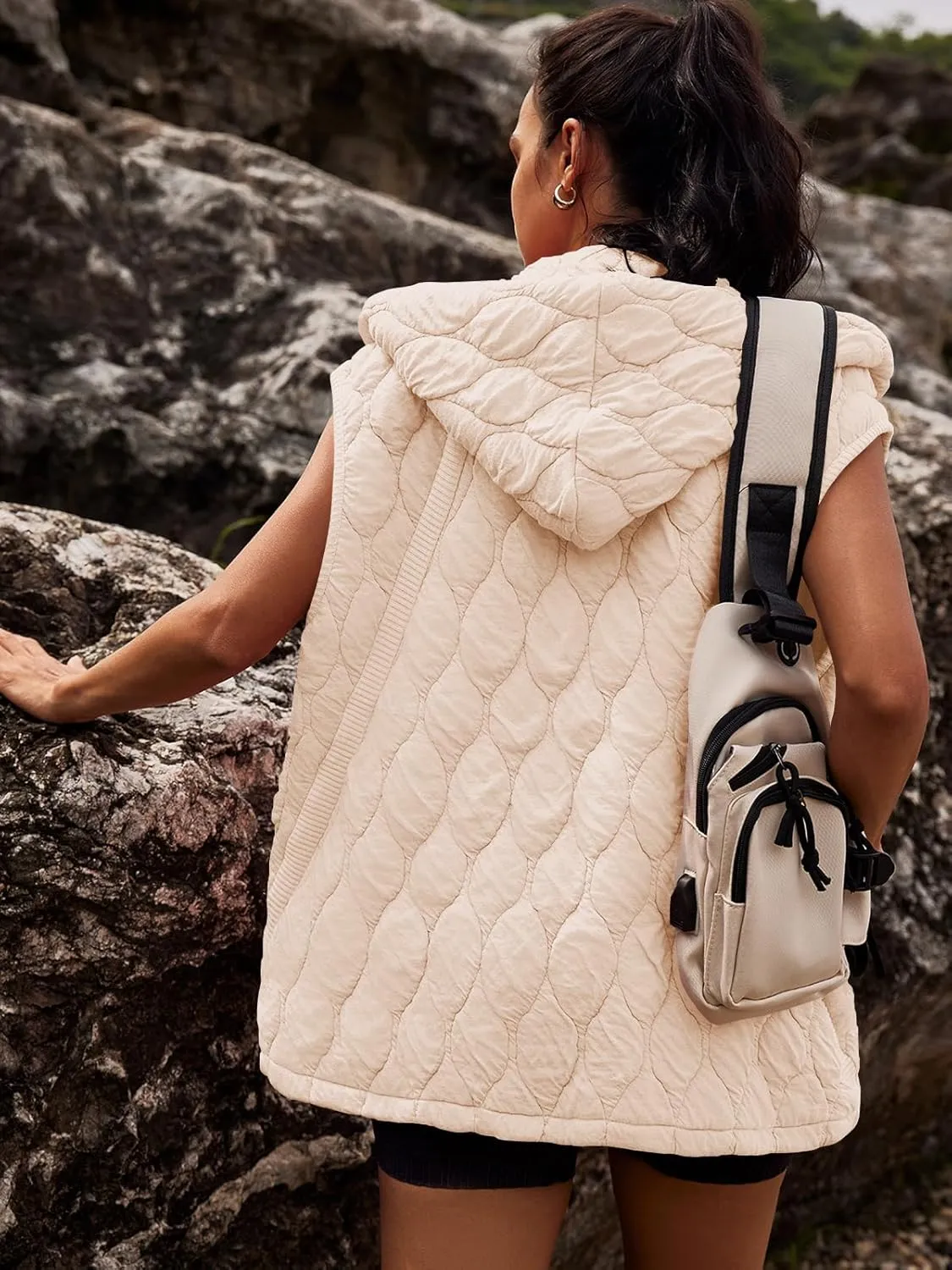 SENSERISE Womens Oversized Puffer Vest Sleeveless Quilted Jacket Zip Up Hoodie Winter Coat with Pockets Padded Gilet
