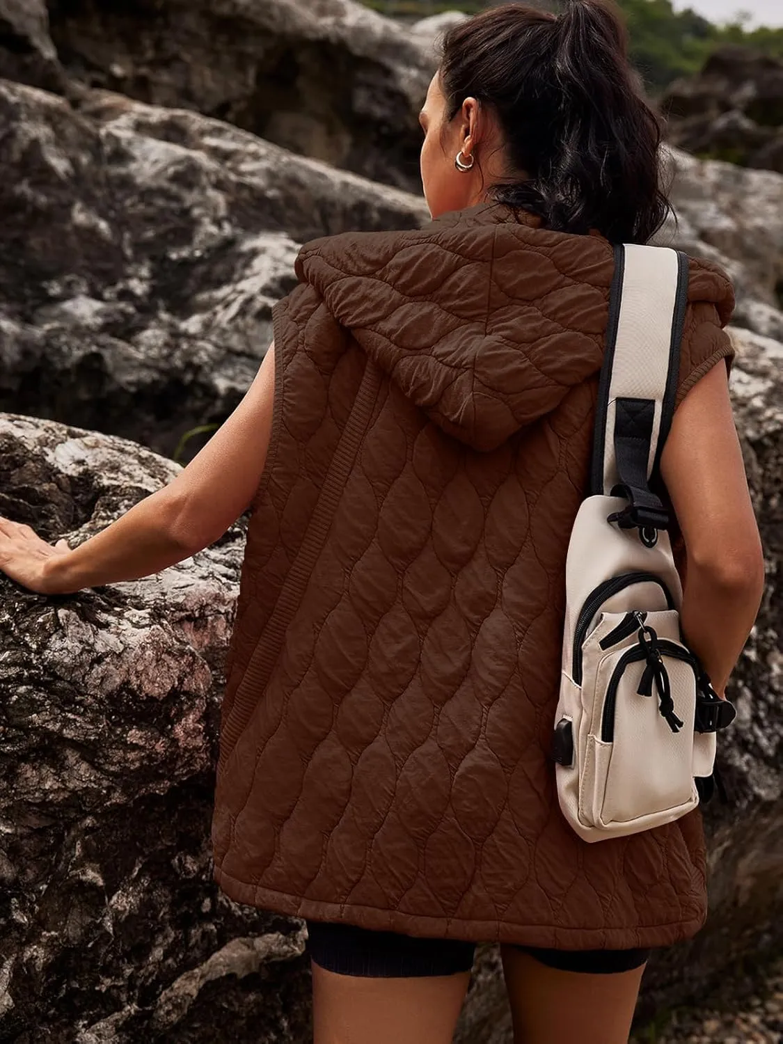 SENSERISE Womens Oversized Puffer Vest Sleeveless Quilted Jacket Zip Up Hoodie Winter Coat with Pockets Padded Gilet