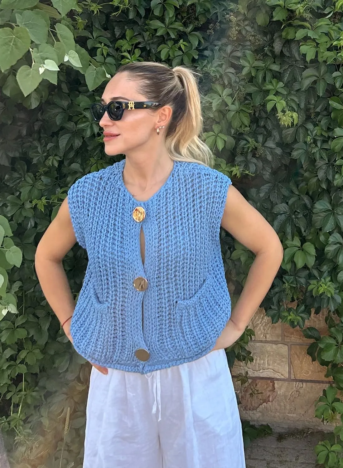 Womens Knit Vest Tops Sleeveless Cropped Chunky Sweater Vests Botton Down Lightweight Cardigan with Pockets