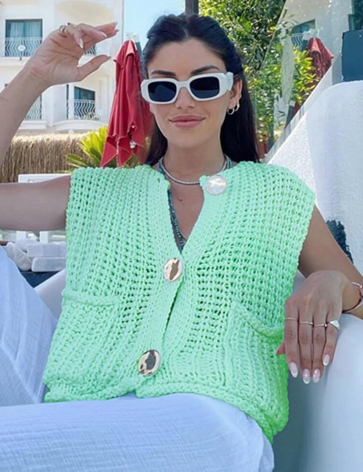 Women's Sleeveless Chunky Knit Top Casual Cropped Button Down Sweater Vest Open Front Cardigan with Pockets