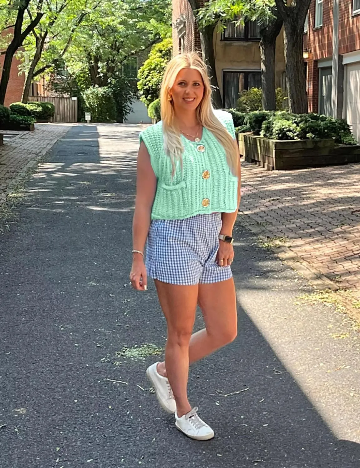 Women's Sleeveless Chunky Knit Top Casual Cropped Button Down Sweater Vest Open Front Cardigan with Pockets