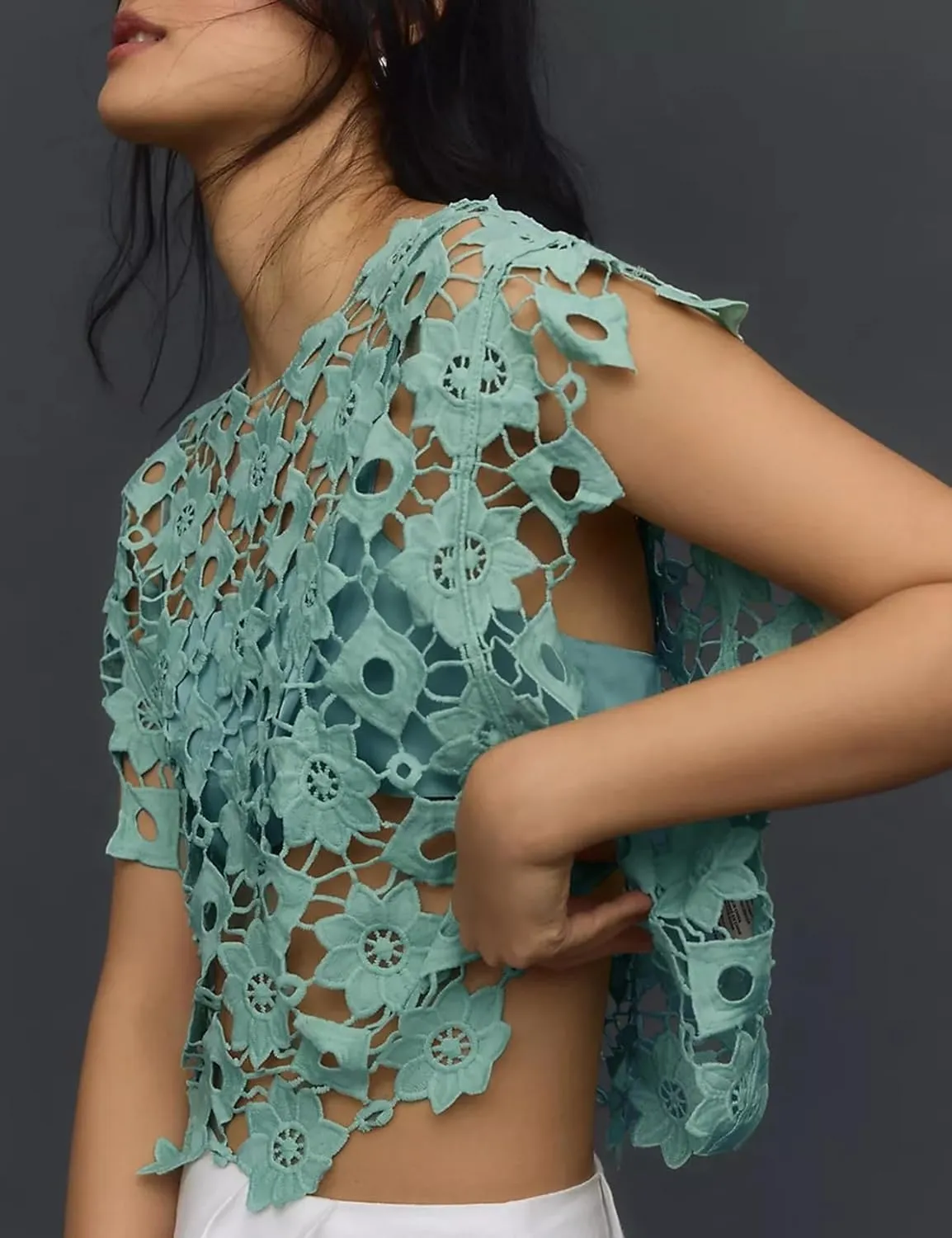 Wyeysyt Women's Hollow Out Floral Lace Vest Sleeveless Crewneck Crochet Cover Up Summer Cropped Going Out Tops