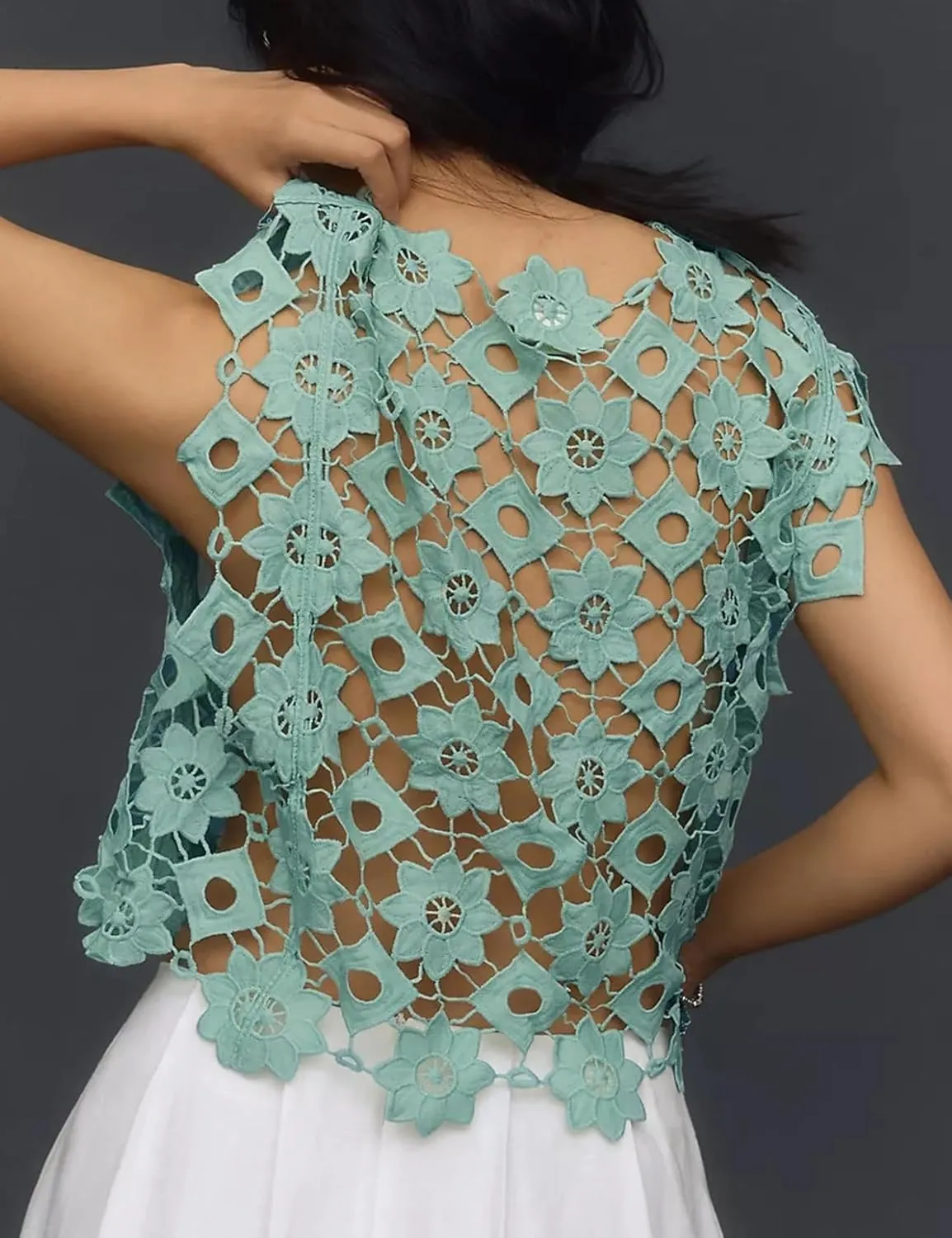 Wyeysyt Women's Hollow Out Floral Lace Vest Sleeveless Crewneck Crochet Cover Up Summer Cropped Going Out Tops